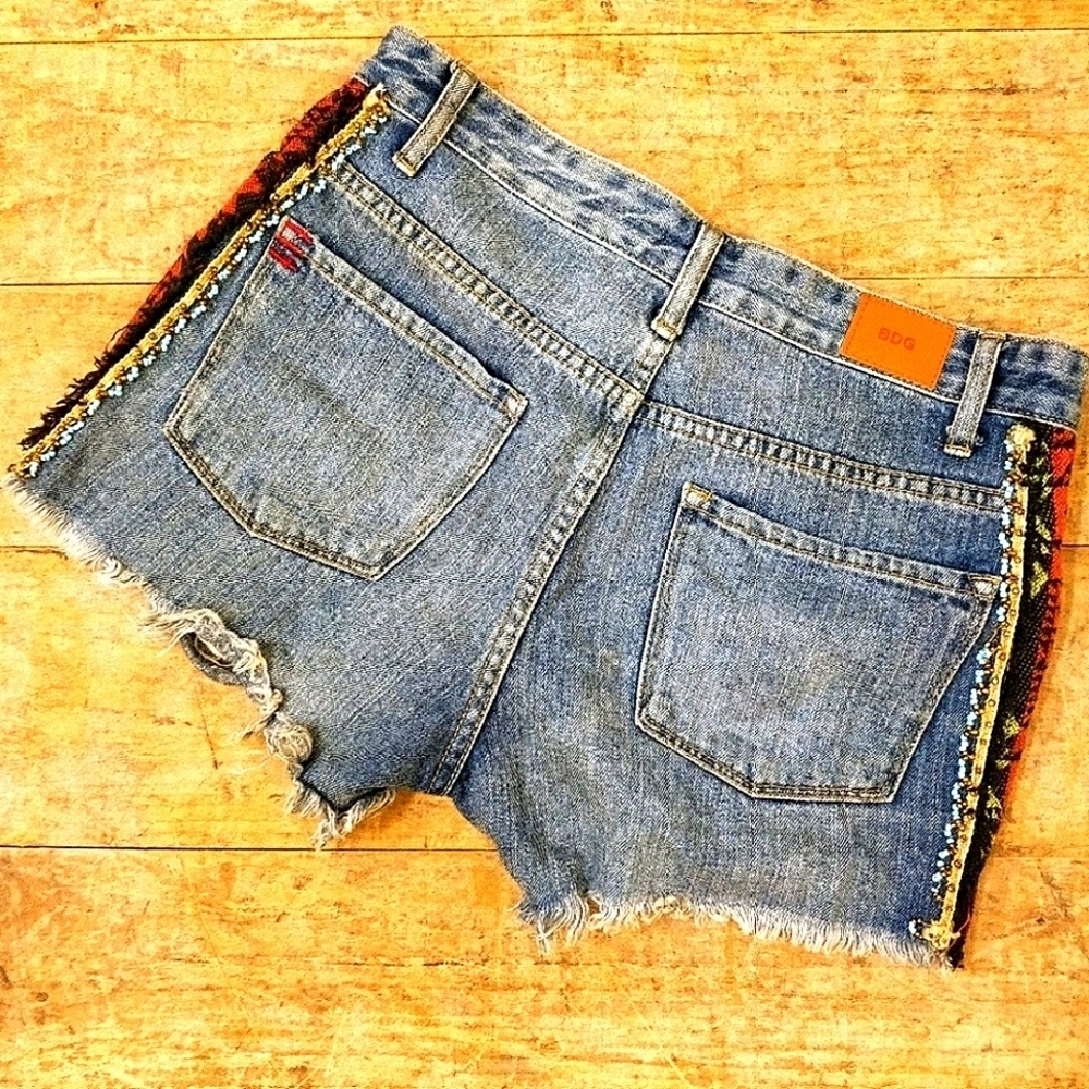 BDG Freja Mid-rise Vintage fit Boho Distressed Cutoff Shorts SZ 26 - Picture 2 of 5